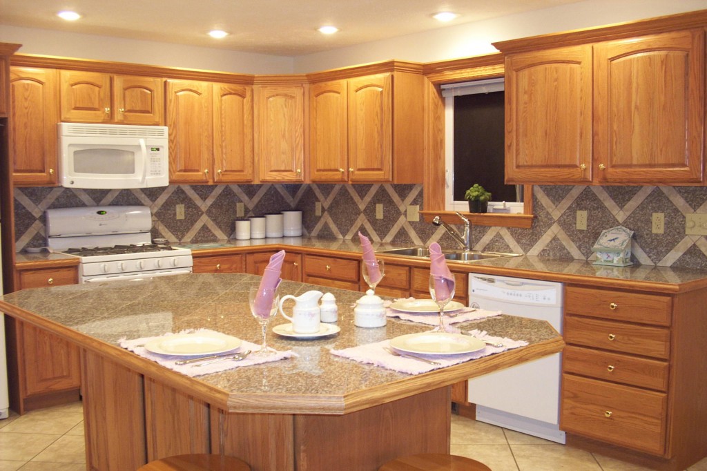 Kitchen-Countertops-with-Ceramic-Tile-317